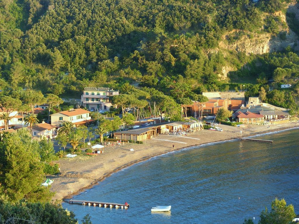 Hotel La Feluca Portoferraio Exterior foto
