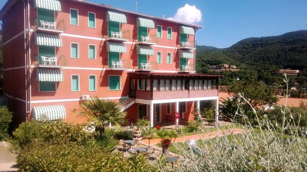 Hotel La Feluca Portoferraio Exterior foto